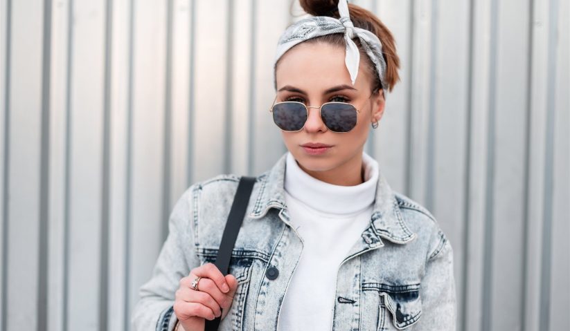 nesmrtelny-dzinsovy-trend-ako-sa-spravne-kombinuje-riflova-bunda-v-lezernom-style